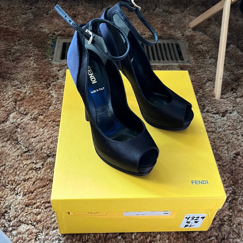 FENDI stain pumps